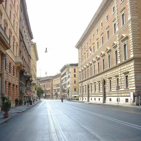 Vittorio Emanuele By Halldis דירה רומא